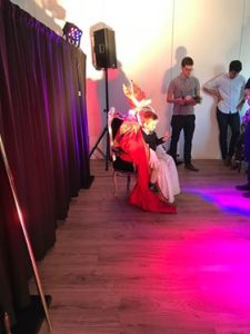 Lire la suite à propos de l’article 🎥 Interview extraordinaire de Saint Nicolas – Studio Magic Arts