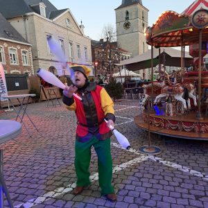 Lire la suite à propos de l’article Jonglerie lumineuse – Marché de Noël de Boulogne-sur-Mer 🎄✨